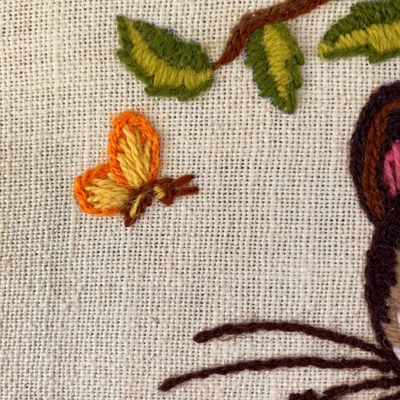 1960's Crewel Embroider Woodland Mouse and Friends  Art Piece on Wooden Frame - Picture 4 of 8